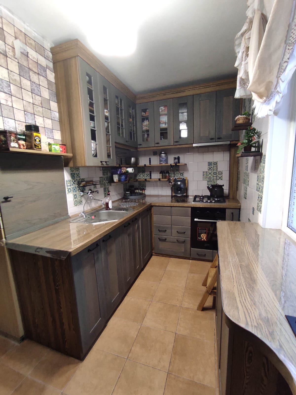 Кухня из массива лиственницы