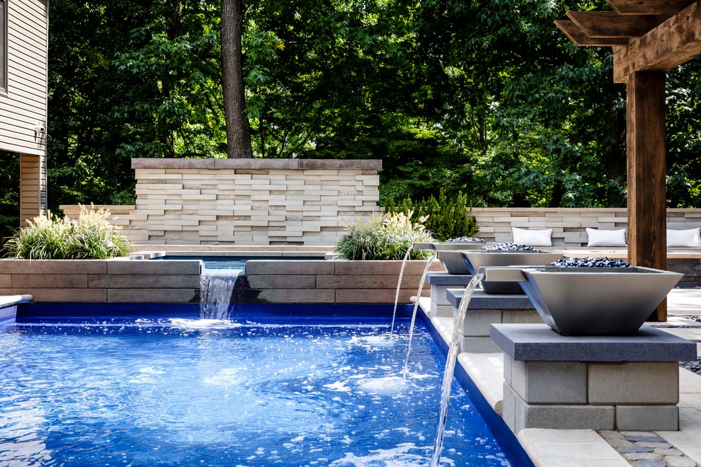 Photo of a mid-sized contemporary backyard garden in New York with a fire feature and natural stone pavers.