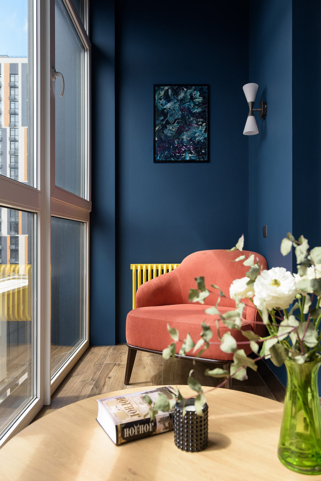 PL • лоджия с темно-синими стенами