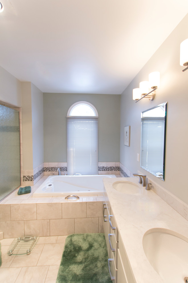 Inspiration for a large transitional bathroom remodel in Detroit
