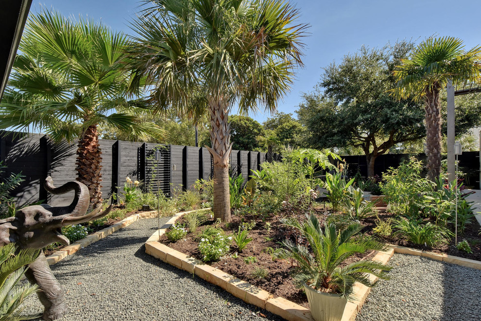 Design ideas for a transitional landscaping in Austin.