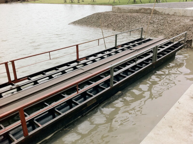 Bridge project in Thailand exotico-terraza-y-balcon