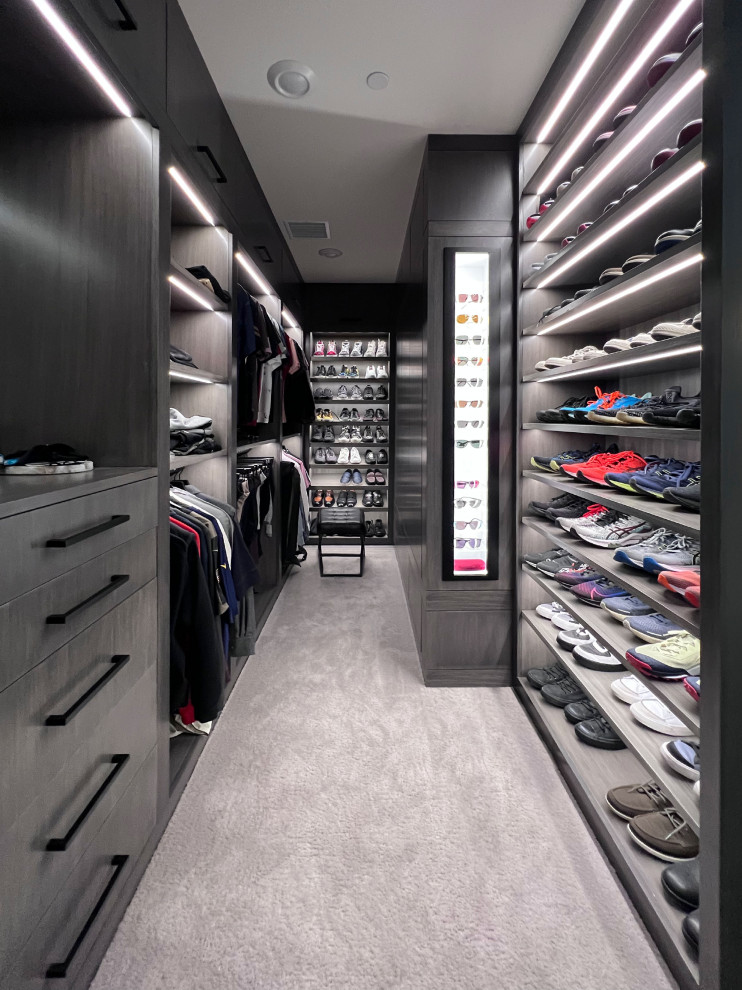 Inspiration for a contemporary closet remodel in Orange County