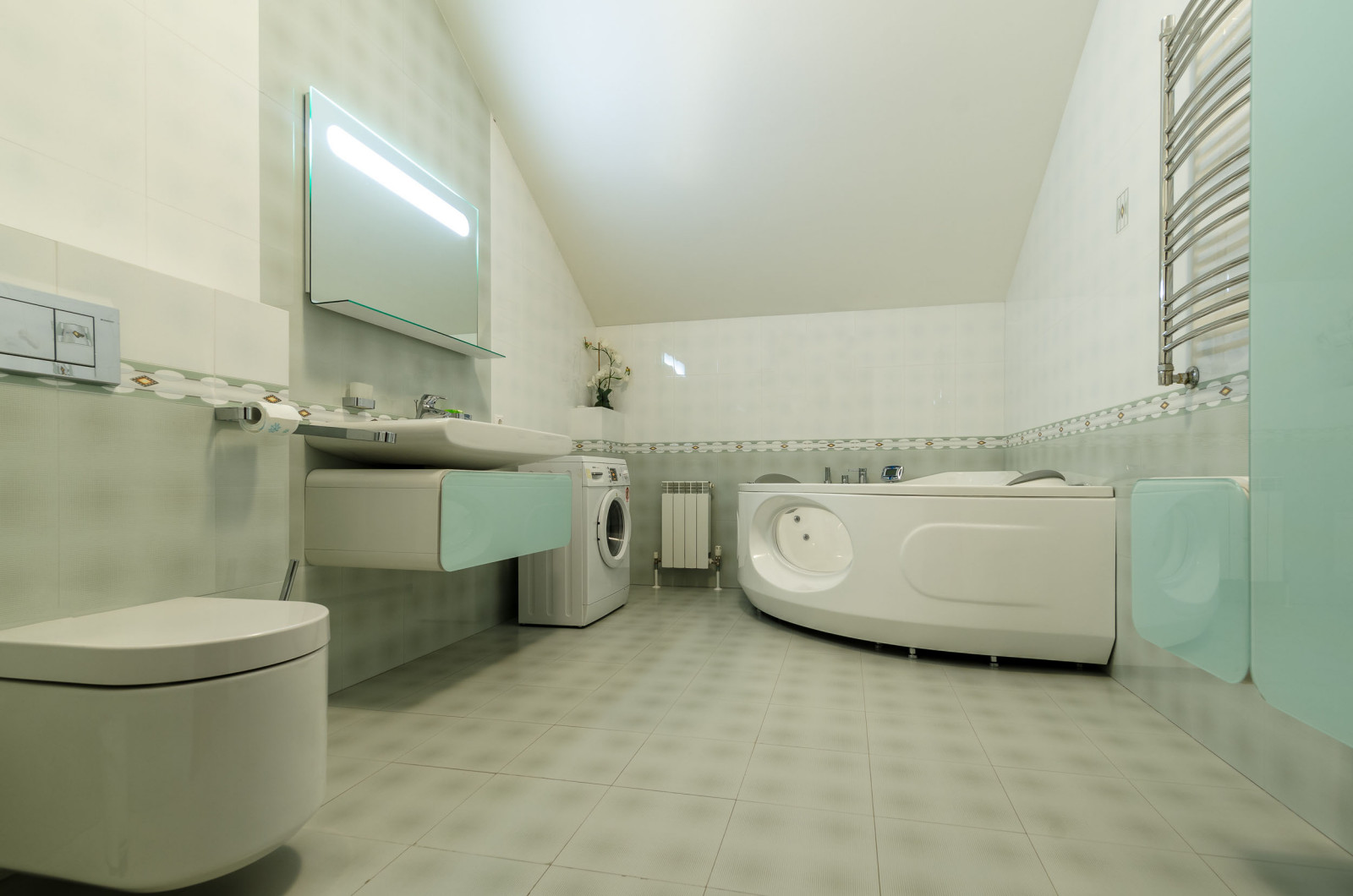 ОЧЕНЬ БОЛЬШОЙ- ШИКАРНЫЙ КОТТЕДЖ! В живописном месте, на берегу реки!