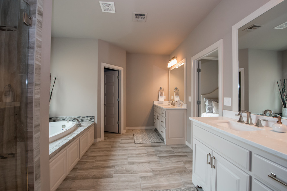 Bathroom - transitional bathroom idea