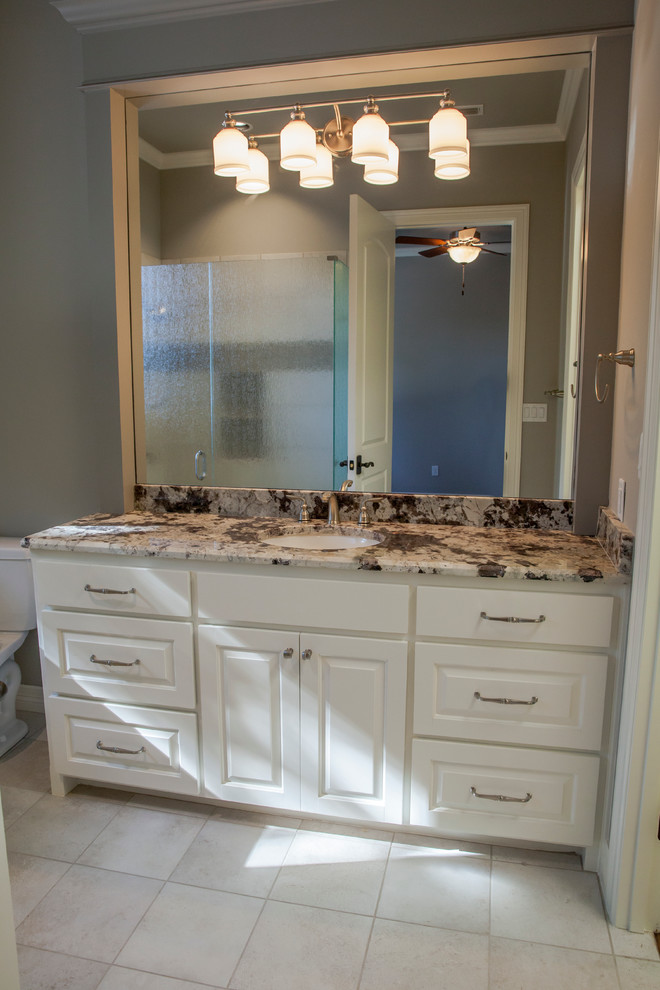 Transitional home design photo in Dallas