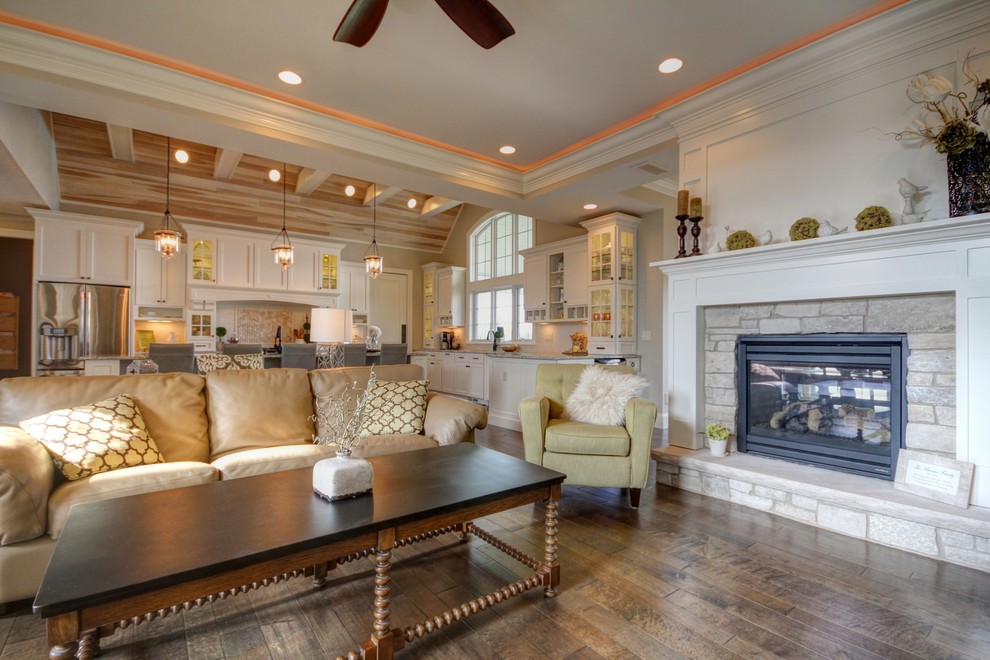 Transitional home design photo in Chicago