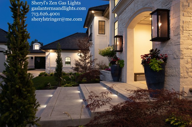 Entryway - transitional entryway idea in Houston