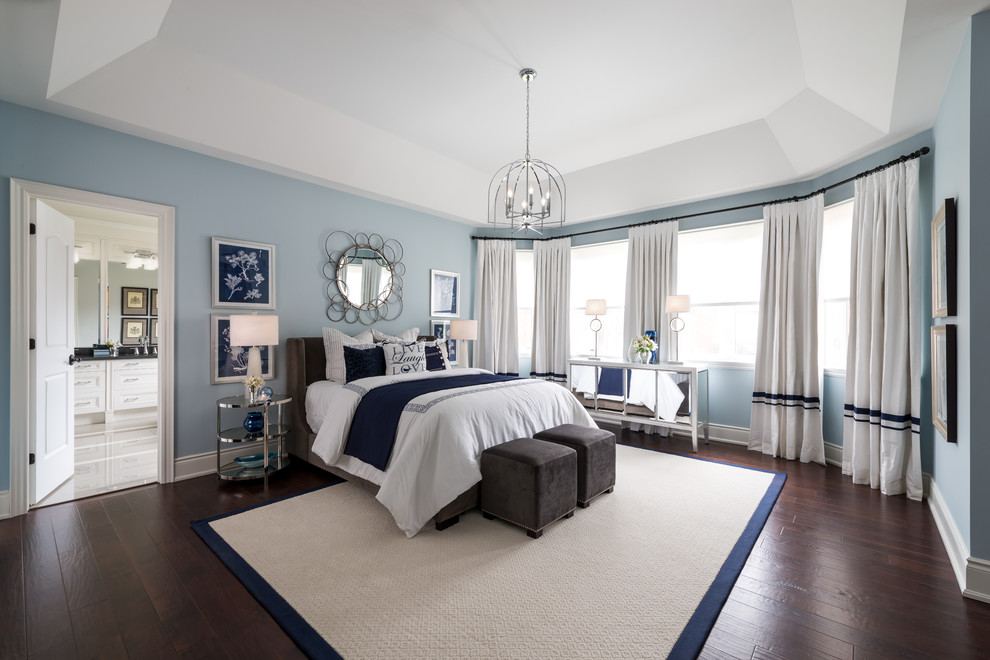 Photo of a transitional bedroom in Toronto.