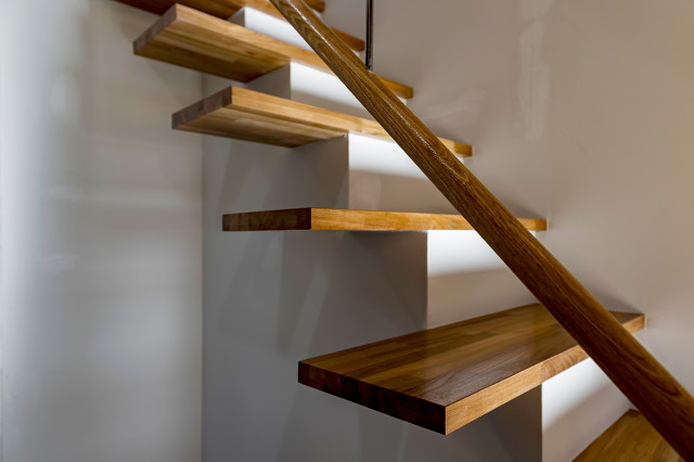 練馬の家 japones-moderno-escalera