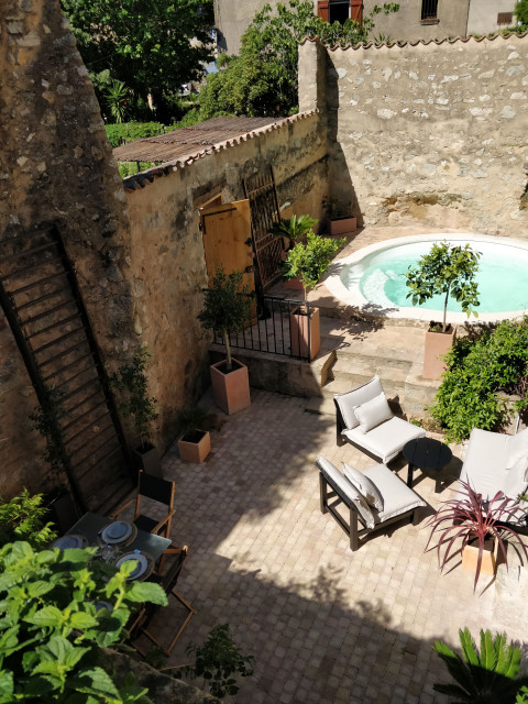 Maison de Hameau en Provence mediterranean-courtyard