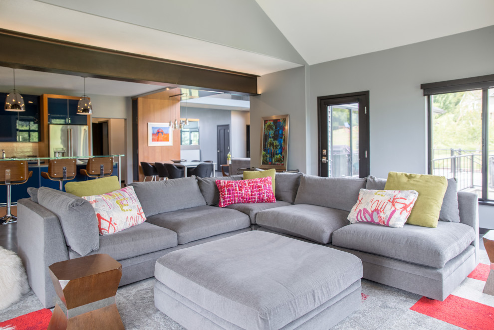 Пример оригинального дизайна: открытая гостиная комната среднего размера в стиле модернизм с серыми стенами, полом из сланца, серым полом и кессонным потолком без телевизора