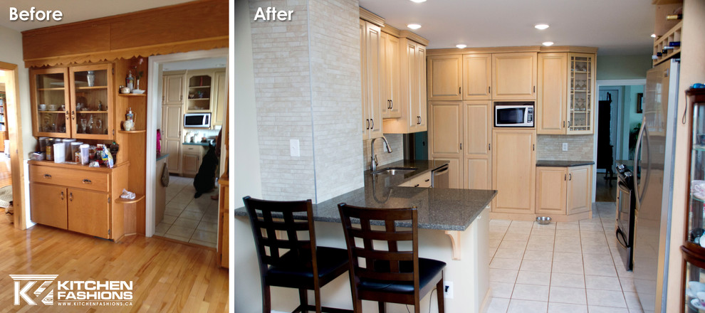 Example of a large trendy u-shaped porcelain tile eat-in kitchen design with an undermount sink, raised-panel cabinets, light wood cabinets, quartzite countertops, multicolored backsplash, porcelain backsplash, stainless steel appliances and a peninsula
