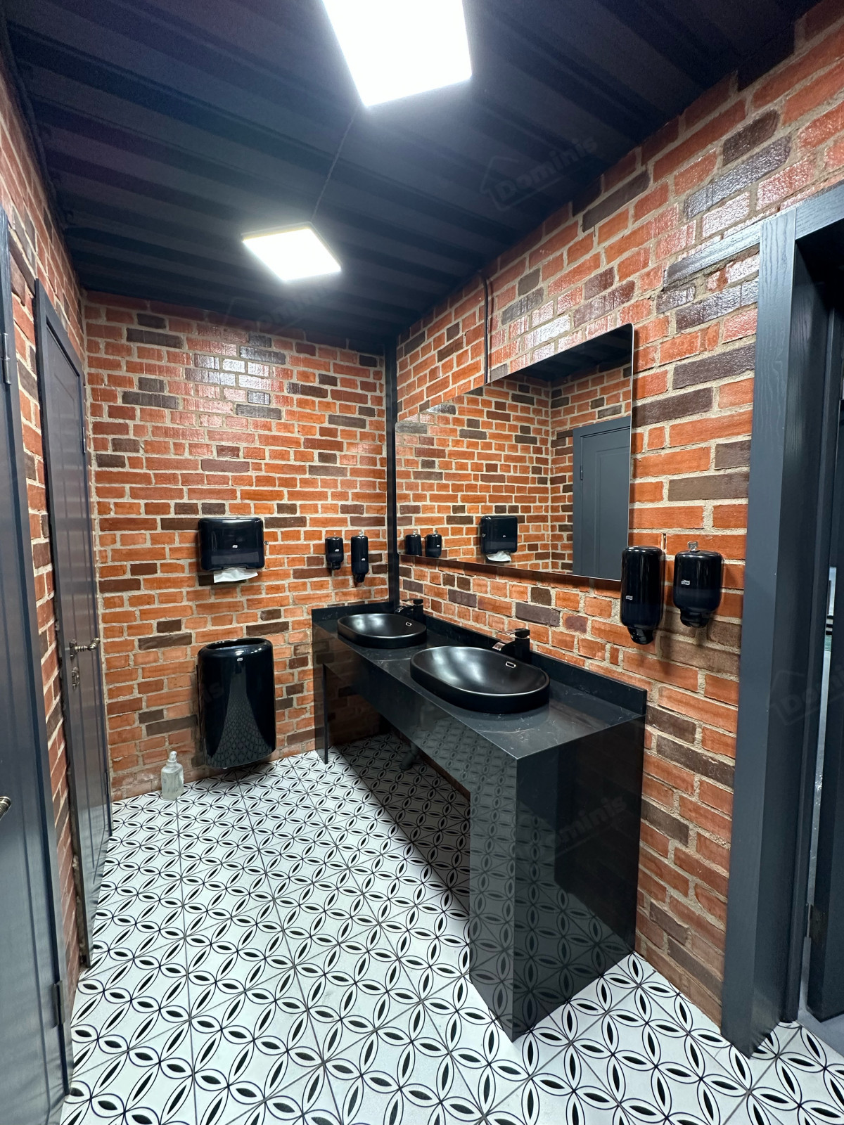 Меблировка автосалона на Васильевском острове