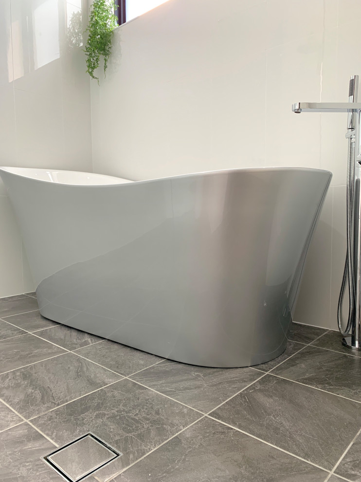 Contemporary bathroom in Sydney.