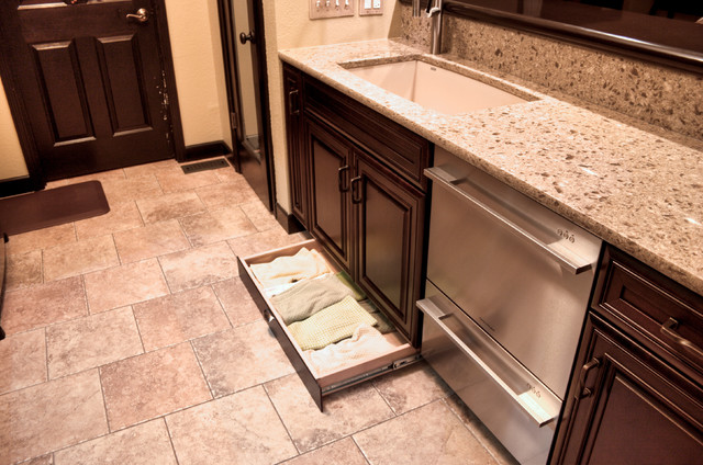 Transitional transitional-kitchen