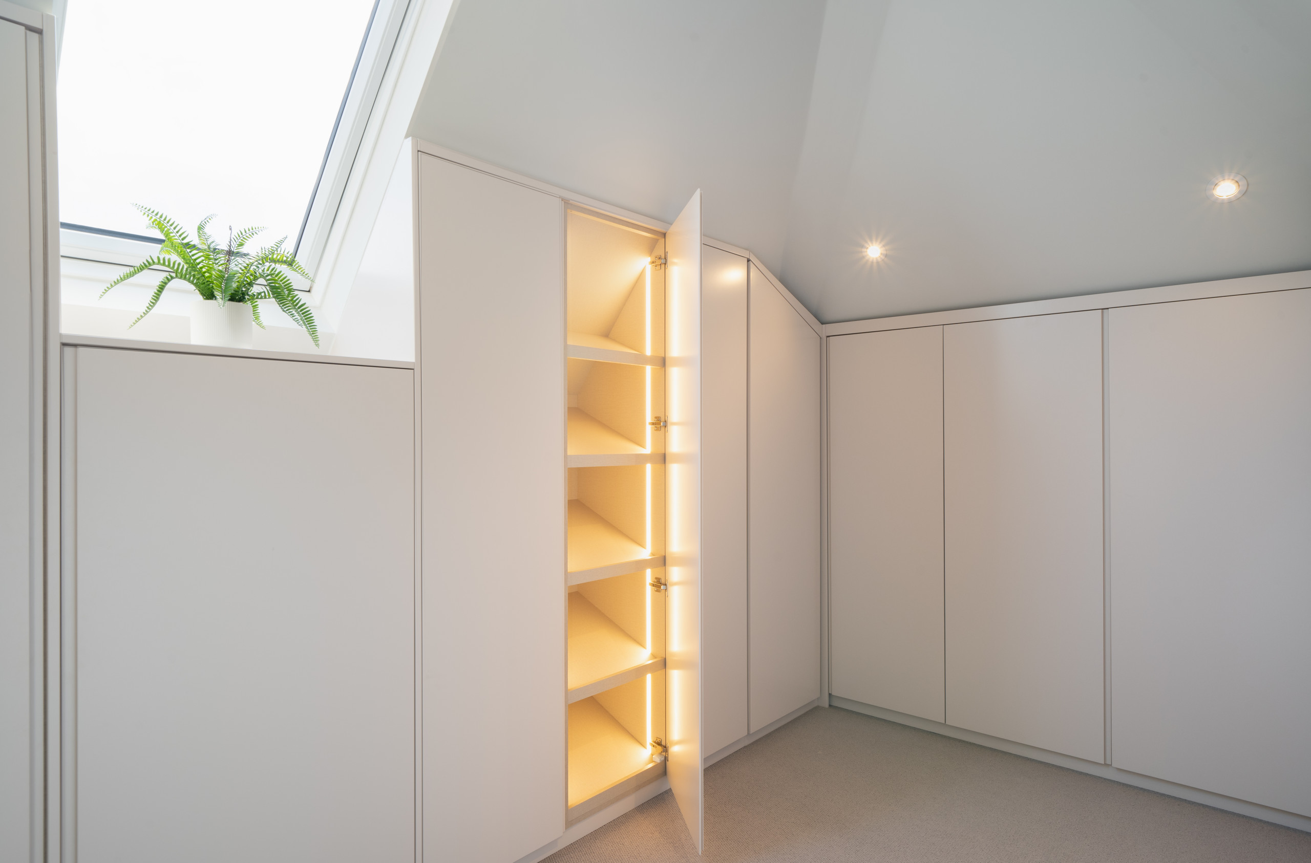 Bespoke Walk-In Closet (Autumn/Winter Wardrobe) AFTER