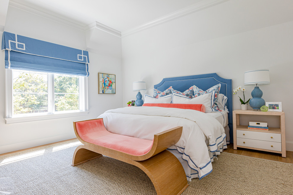 Example of a transitional home design design in Dallas