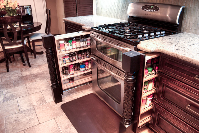 Transitional transitional-kitchen