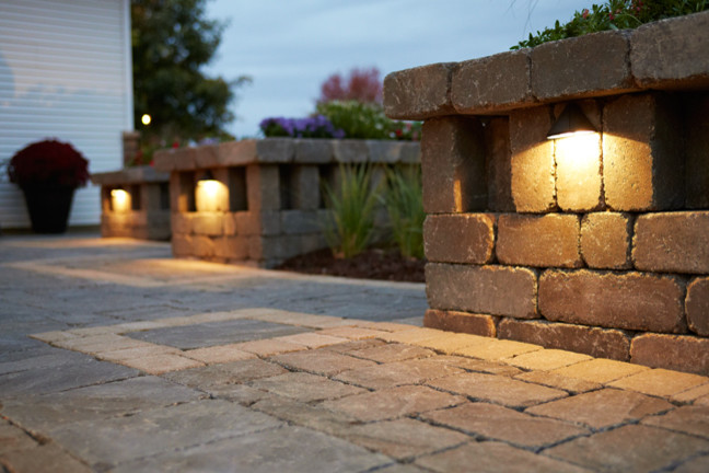 Inspiration for a transitional garden in Minneapolis with concrete pavers.