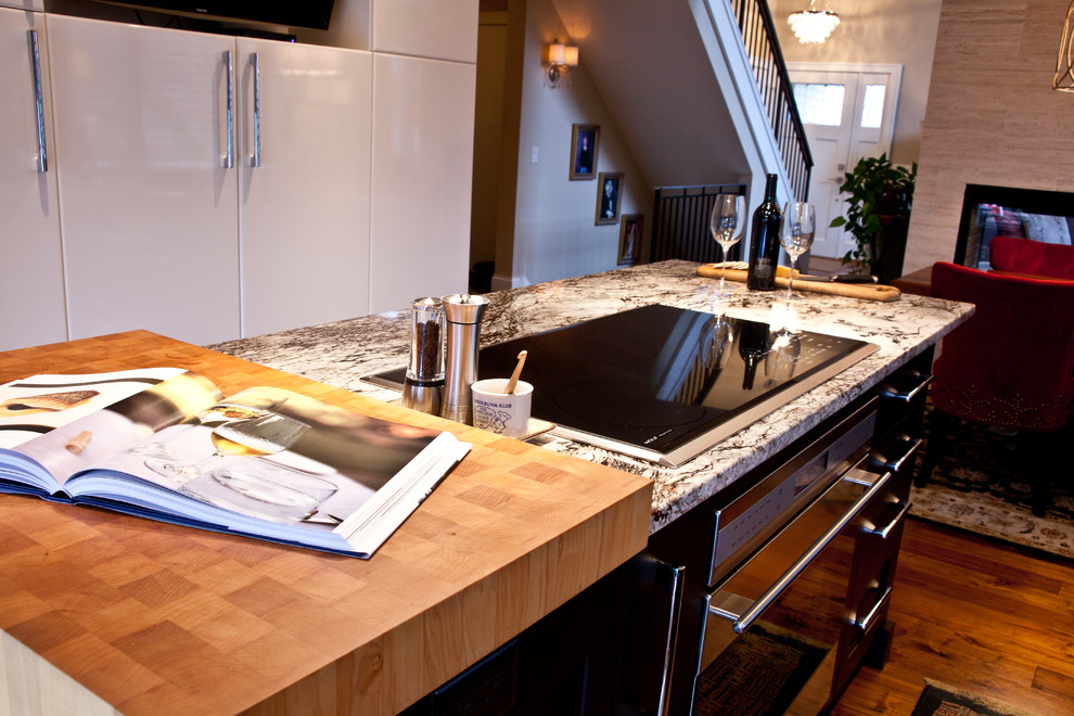 Home design - transitional home design idea