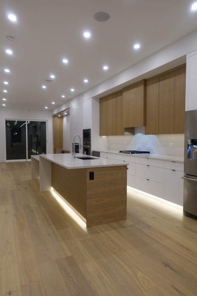 Transitional kitchen photo in Calgary