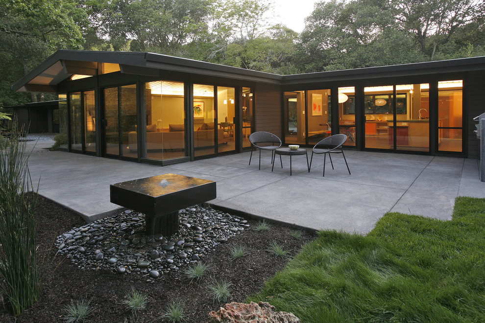 Design ideas for a mid-sized midcentury one-storey glass house exterior in San Francisco with a flat roof.