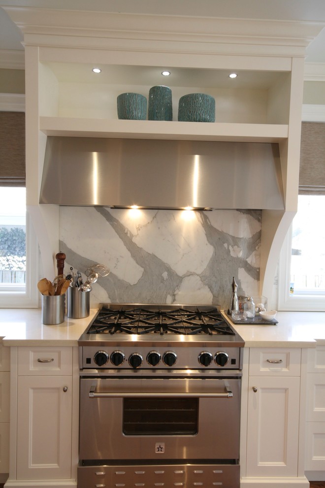 Transitional kitchen photo in Toronto