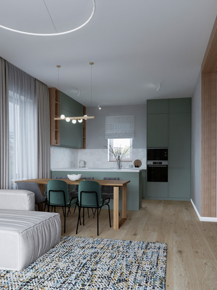 Современный интерьер дома с акцентами лестного цвета