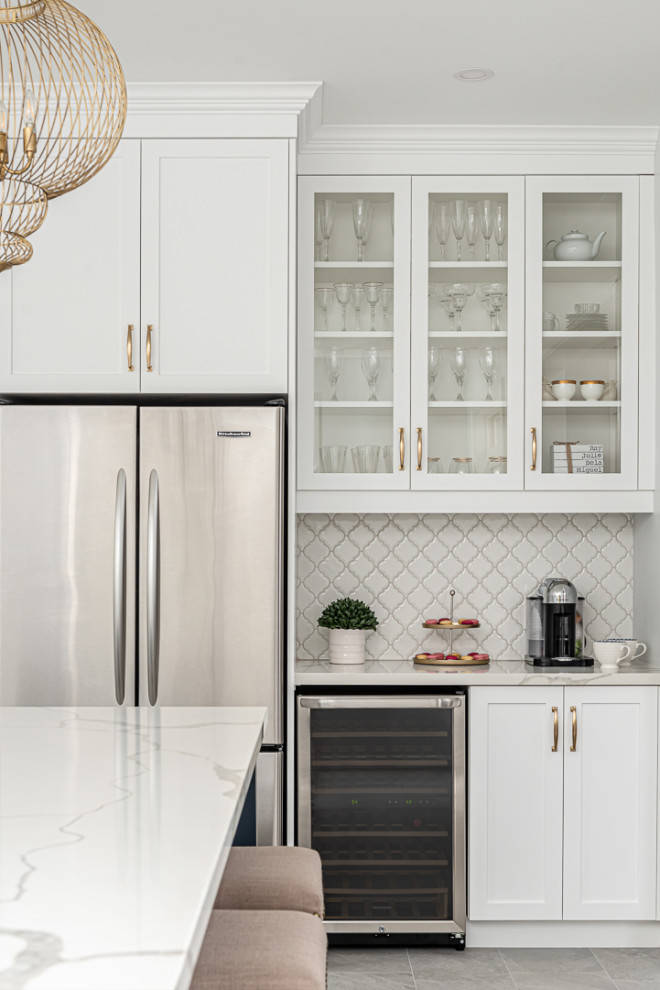 Transitional home design photo in Toronto