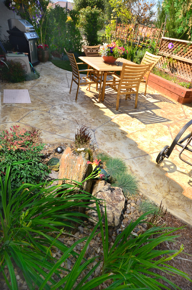 Thousand Oaks Townhouse Patio - Traditional - Landscape ...