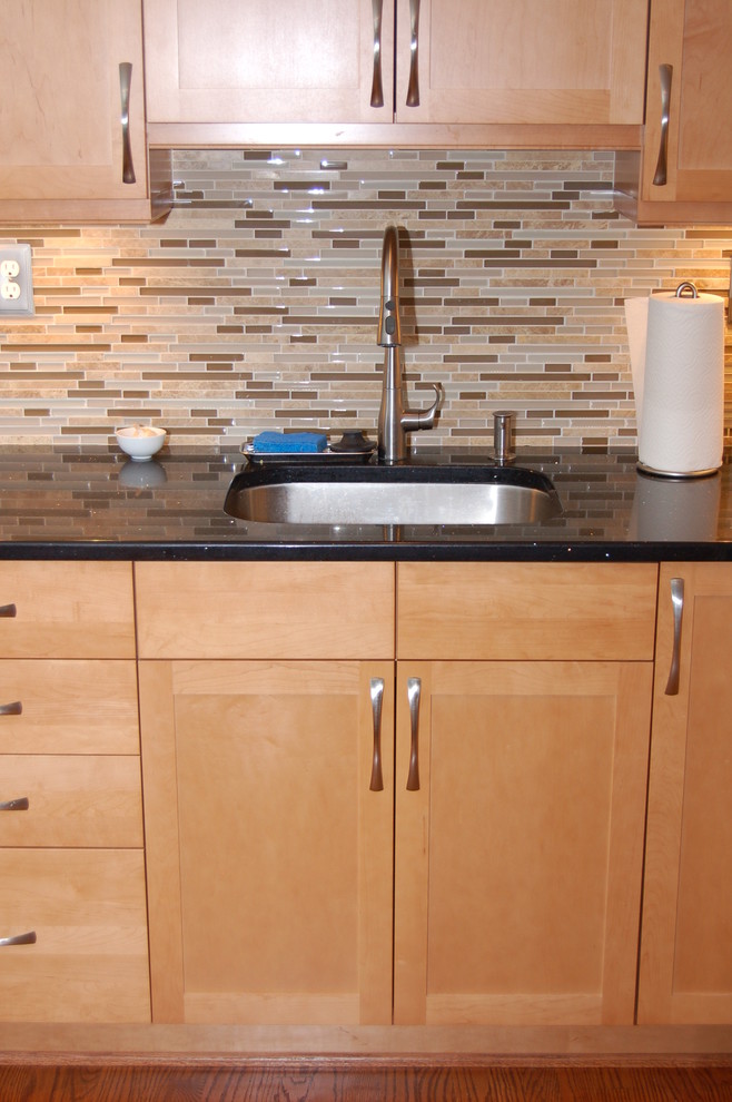 Kitchen - transitional kitchen idea in DC Metro