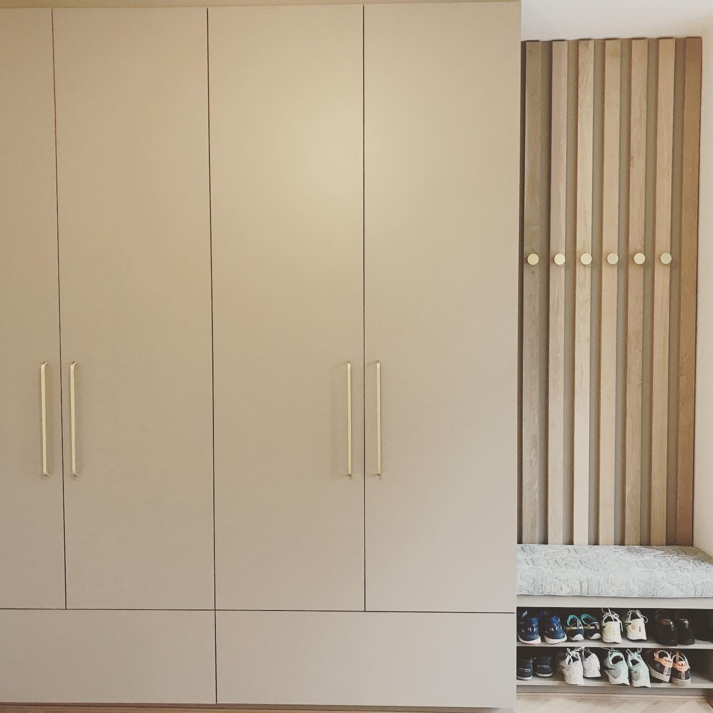 Front entrance storage unit