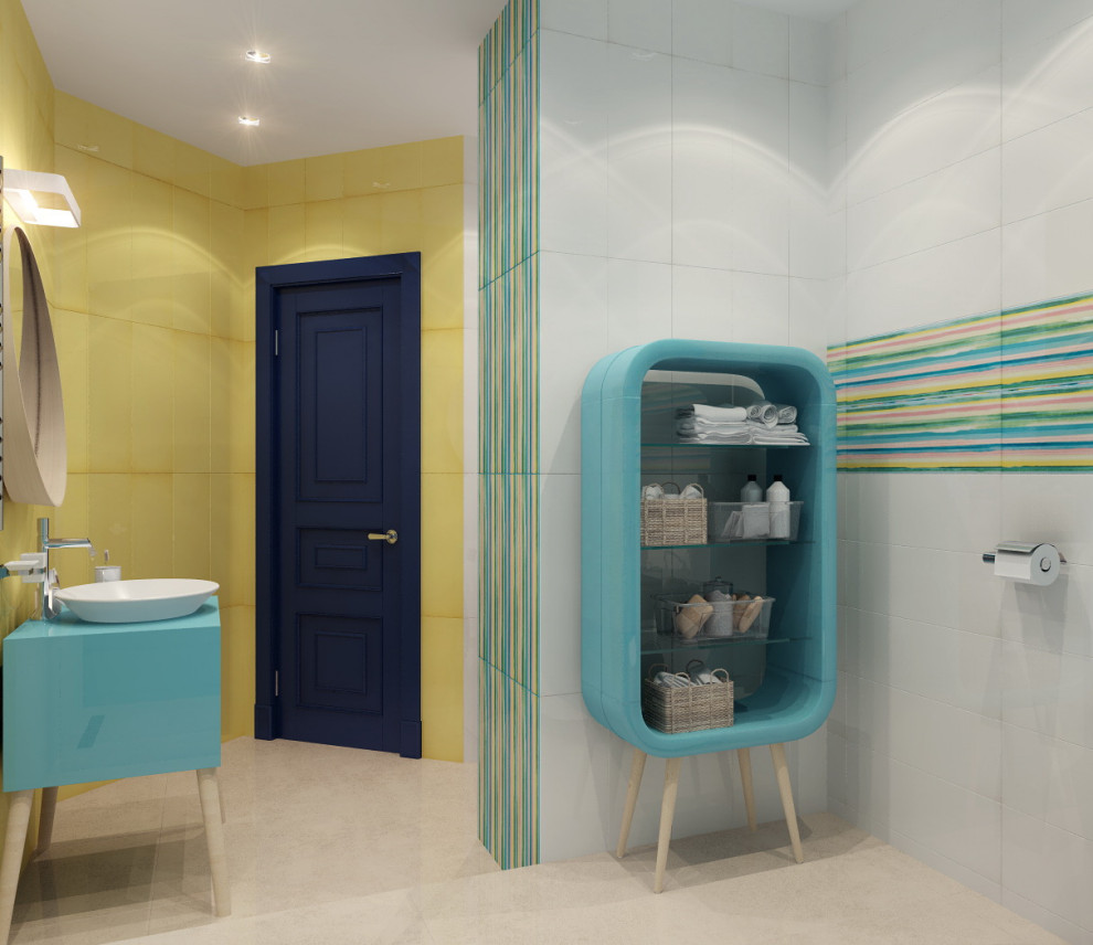 Яркая ванная с подиумом