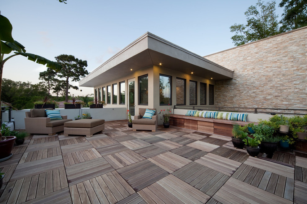 Inspiration for a contemporary deck in Orlando with no cover.