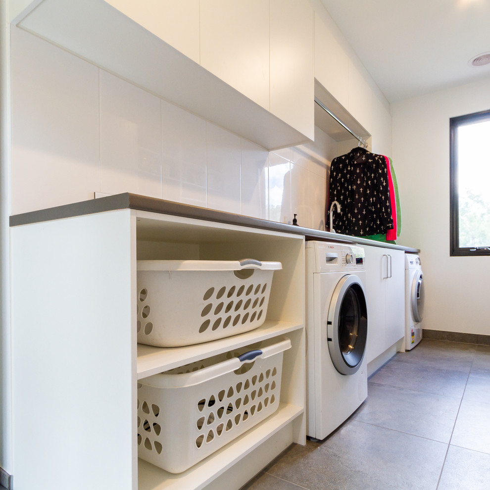 Photo of a contemporary laundry room in Melbourne.