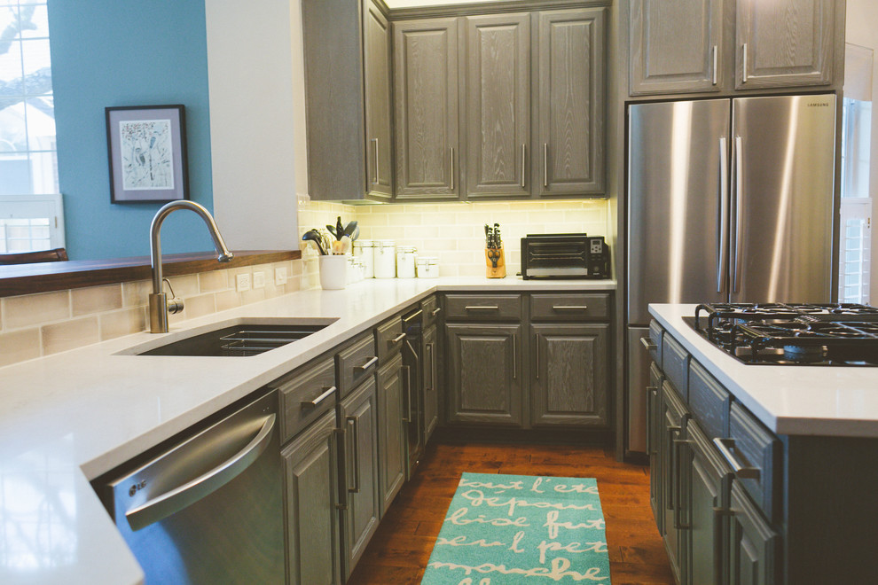 Transitional kitchen photo in Austin