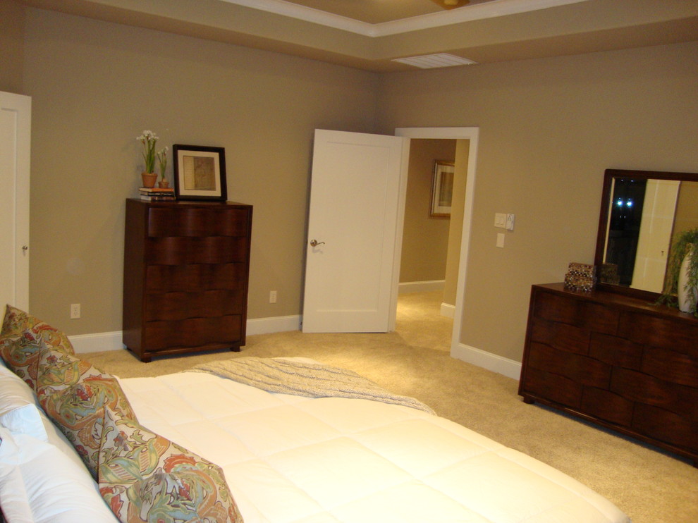 Photo of a mid-sized transitional master bedroom in Dallas with beige walls, carpet and no fireplace.