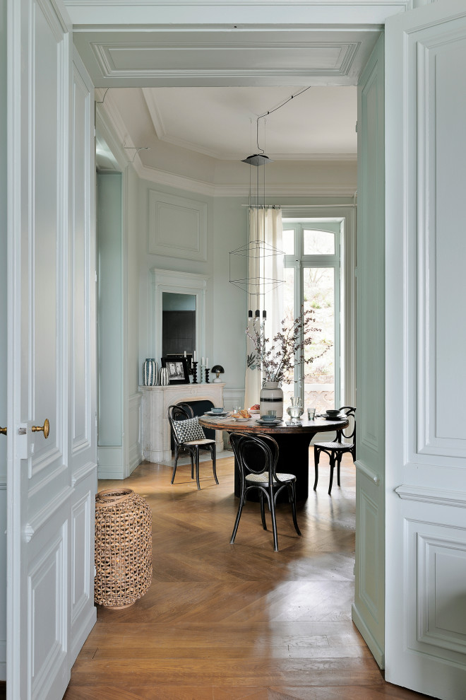 Cette photo montre un couloir tendance.