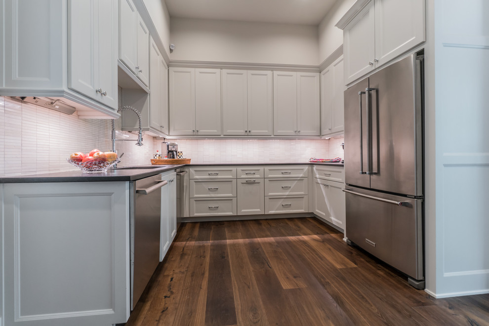 Transitional kitchen photo in Austin