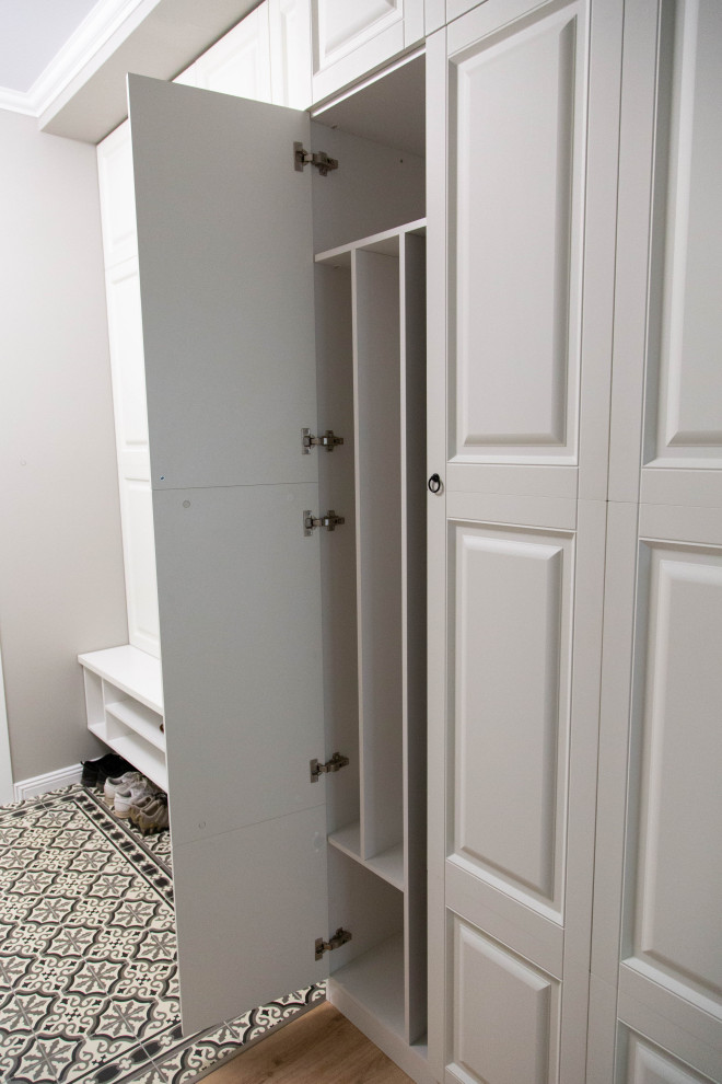 Хозяйственный модуль шкафа в коридоре