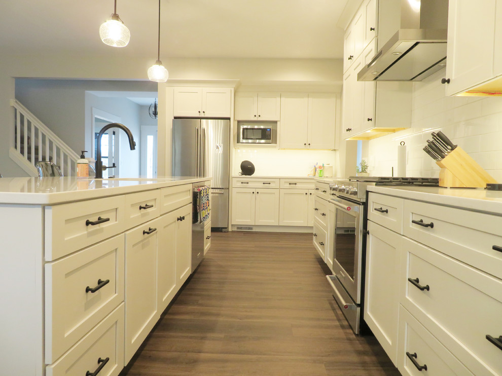 Transitional kitchen photo in Grand Rapids