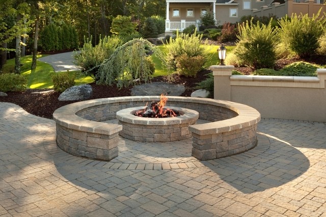 Custom Brick Patio with Fire Pit and Sitting Wall klassisk-gaardhave