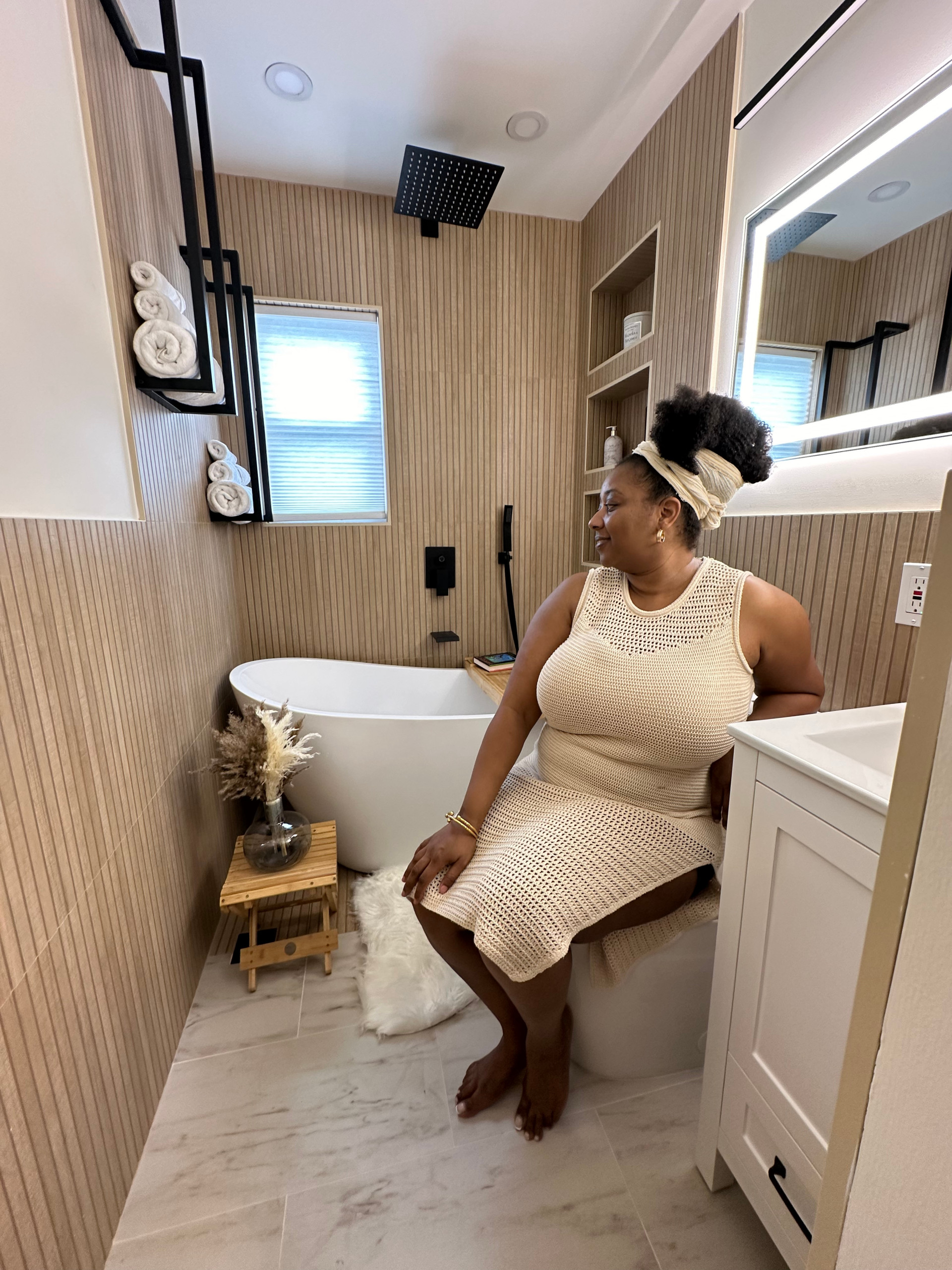 My client wanted her her small primary bathroom design to draw inspiration from the serene and rejuvenating ambiance of a spa. Featuring a neutral color palette of tan and soft white, complemented by