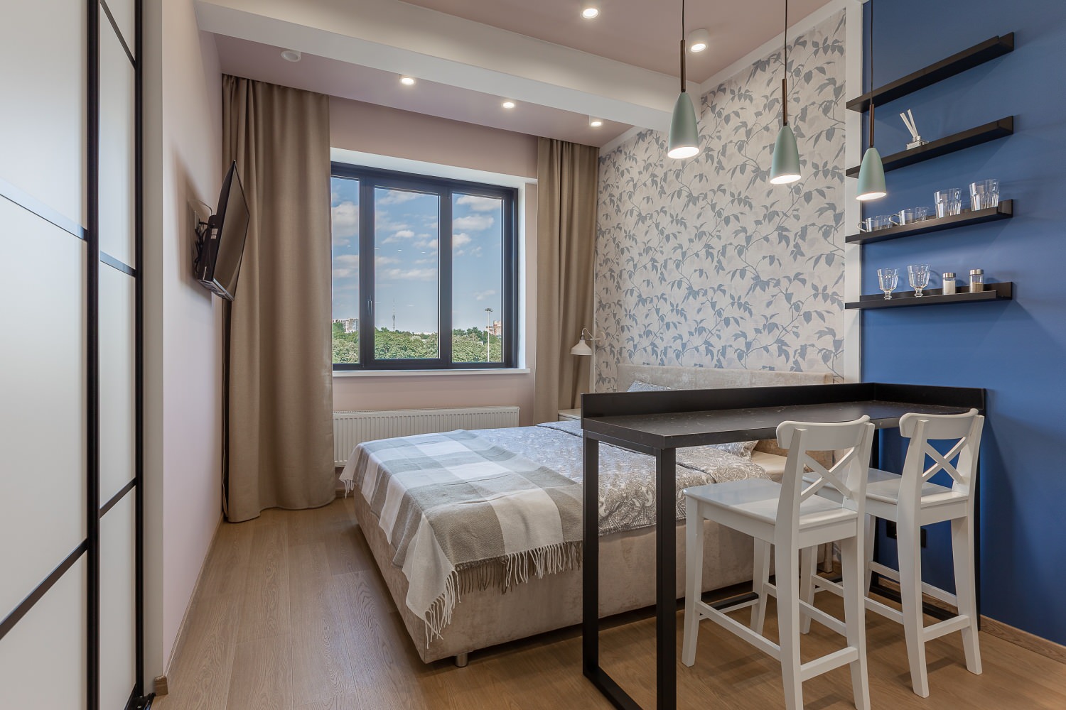 Синяя студия для краткосрочной аренды