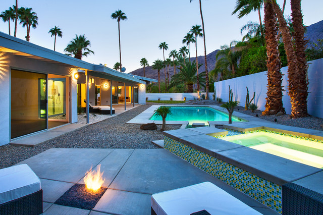 ROSE midcentury-patio