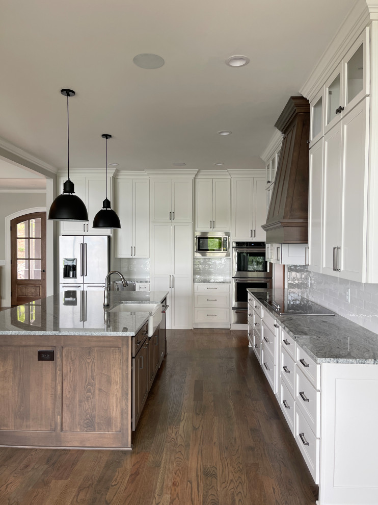Design ideas for an arts and crafts kitchen in Atlanta.