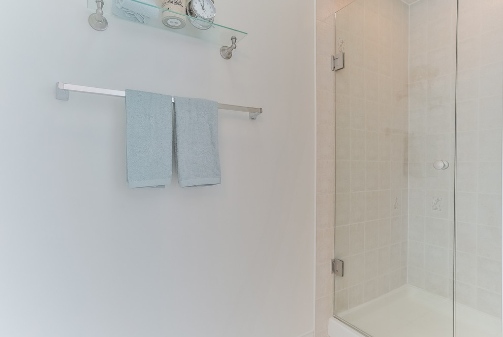 Transitional home design photo in Toronto