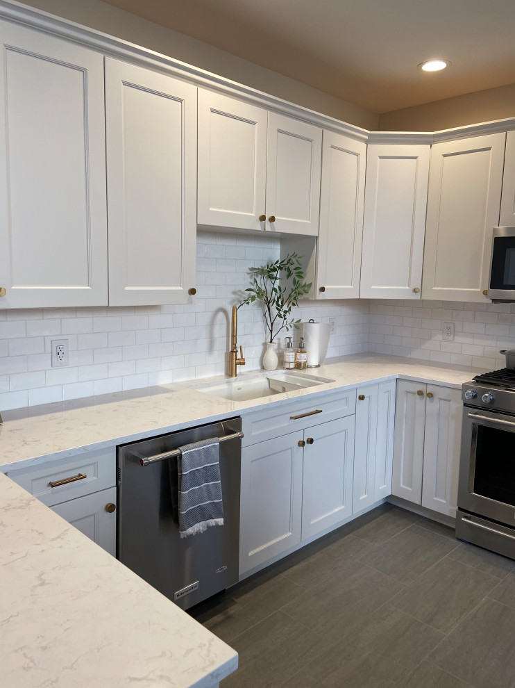 Home design - transitional home design idea
