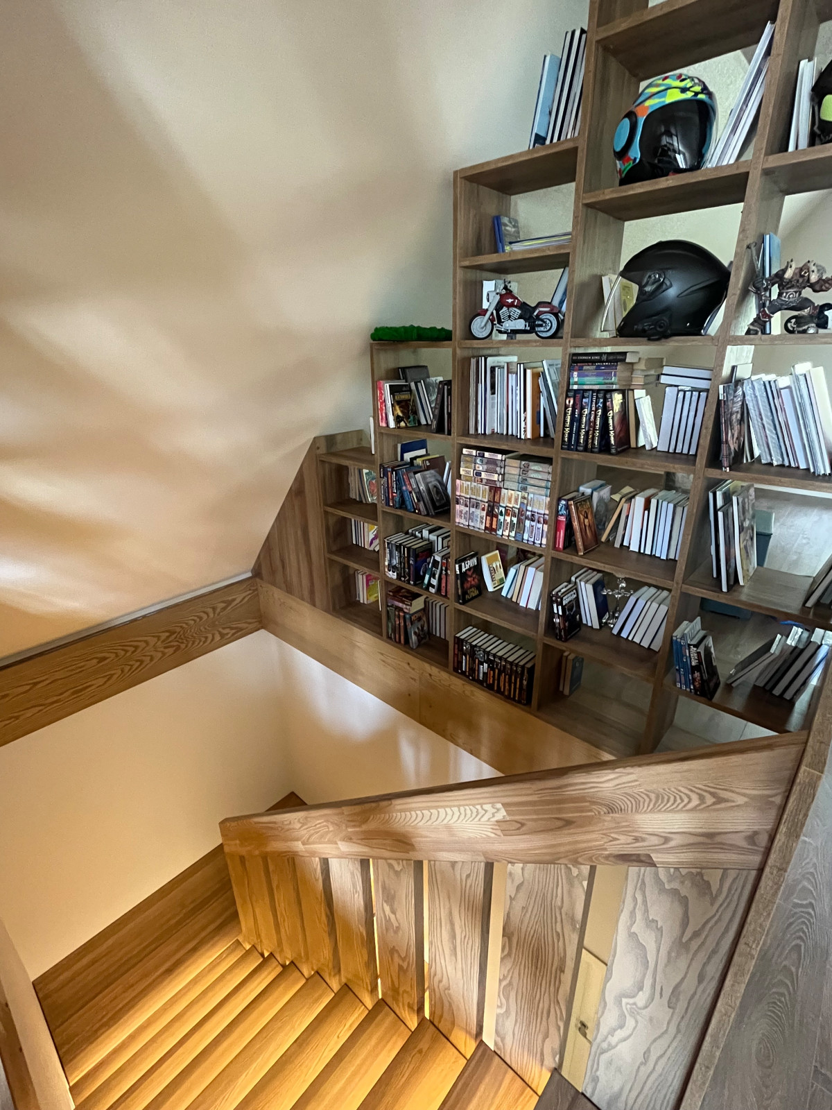 Лестница в КП "Династия"